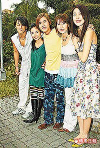 《我的秘密花園Ⅱ》昨日開鏡，沿用原班人馬。簡瑞宏攝    2003.10.14 蘋果日報