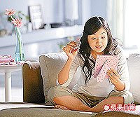 林依晨近來在戲劇、廣告方面都有出色表現。鄭孟晃攝    2003.11.04 蘋果日報