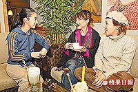 為國片爭光的三位金馬女主角入圍者見面十分開心。    2003.12.10 蘋果日報