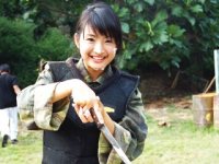 林依晨在台中拍攝「惡作劇之吻」一場漆彈戲，被劇組設計慶生。