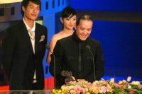 2004.12.04 [新浪]《麦兜-菠萝油王子》获得最佳动画长片奖