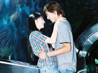 賀軍翔、林依晨為了「愛情合約」，冒著生命危險潛到水族箱裡拍攝激吻的畫面。