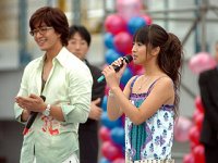 裴勇俊「外出」電影宣傳造勢活動，電影中文主題曲演唱者林依晨親自在場演唱讓裴帥相當感動。(記者朱家彥拍攝)