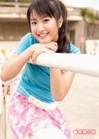 林依晨在新書中自述藝人學生光鮮亮麗後的辛苦面。