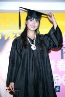 2005.09.13 [新浪]戴上博士帽