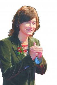 鄭元暢與林依晨的「惡作劇之吻」收視拿冠軍，讓兩人開心不已。（中視）2005.11.08 中華日報