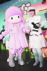 林依晨為世界糖果文化節站台，對談戀愛自有一套看法。（八大）