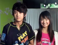 2006.02.19 [大紀元]林依晨帶小師弟Adam開心亮相