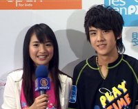 2006.02.19 [大紀元]林依晨帶小師弟Adam開心亮相