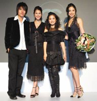 王傳一 (左起)、香月明美、林依晨、白歆惠昨晚為香奈兒走秀。記者曾學仁／攝影