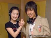 2006/04/19東森新聞報  林依晨為「東方茱麗葉」配唱，TANK在旁指導。﹝圖／華研唱片提供﹞