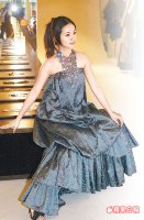 林依晨昨為亞太影展試裝，笑說要穿三吋高跟鞋走星光大道根本是舉步維艱。吳怡慧攝