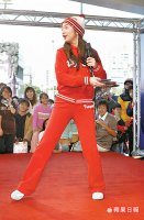 林依晨扔海報 息眾怒