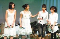 楊謹華 、林依晨、楊丞琳、王心凌，各自寫了一段話送給許瑋倫。記者林承樺／攝影