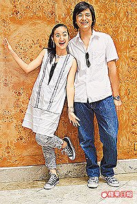 林依晨（左）與周群達主演電影《飛躍情海》。張桓誠攝  2003.08.11 蘋果日報