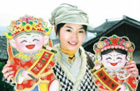 2005.02.06 [星報]林依晨古裝造型，俏皮可人。圖片來源／星報