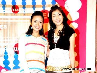 林依晨在測驗中，竟然測出她屬於「三八阿花型」，讓她大笑不已。﹝圖／東森電視台提供﹞    2005.12.03 東森