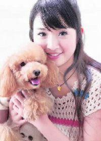 林依晨與12隻狗明星,共同拍攝2006年年曆,要招來狗年好運道。(真愛密碼) 林依晨與12隻狗明星,共同拍攝2006年年曆,要招來狗年好運道。(真愛密碼)