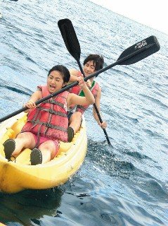 這對「夫妻」在海上打起來了。 記者褚姵君/攝影