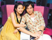 因藝人身分時常坐飛機,林依晨(左)與鄭元暢都早把生死置之度外。 記者褚姵君/攝影