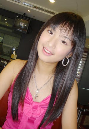 《凤凰周刊》林依晨 - 162cm 台湾政大在校学生、青年演员